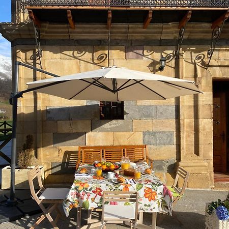 La Casona de Lombraña, en Polaciones  Hostal Exterior foto