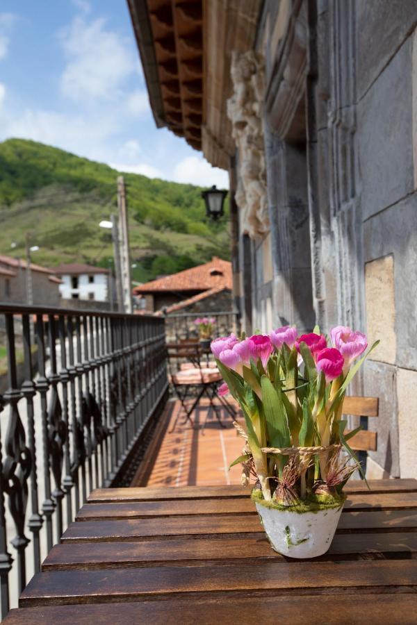 La Casona de Lombraña, en Polaciones  Hostal Exterior foto