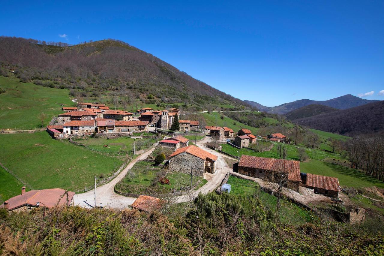 La Casona de Lombraña, en Polaciones  Hostal Exterior foto