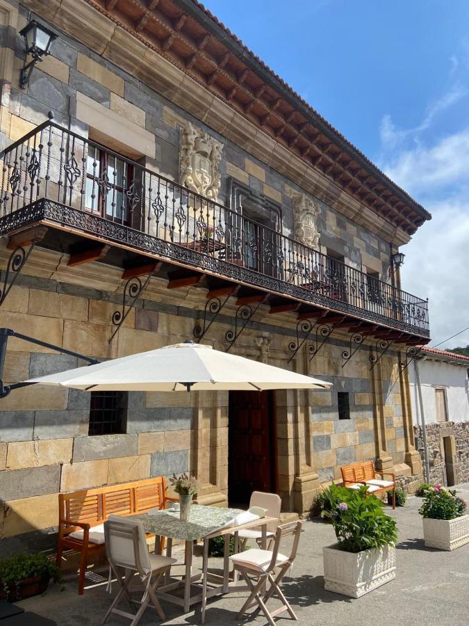 La Casona de Lombraña, en Polaciones  Hostal Exterior foto