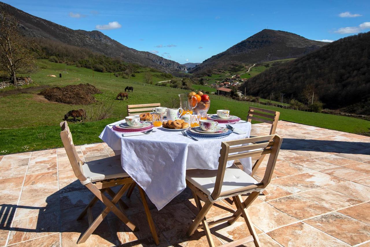 La Casona de Lombraña, en Polaciones  Hostal Exterior foto