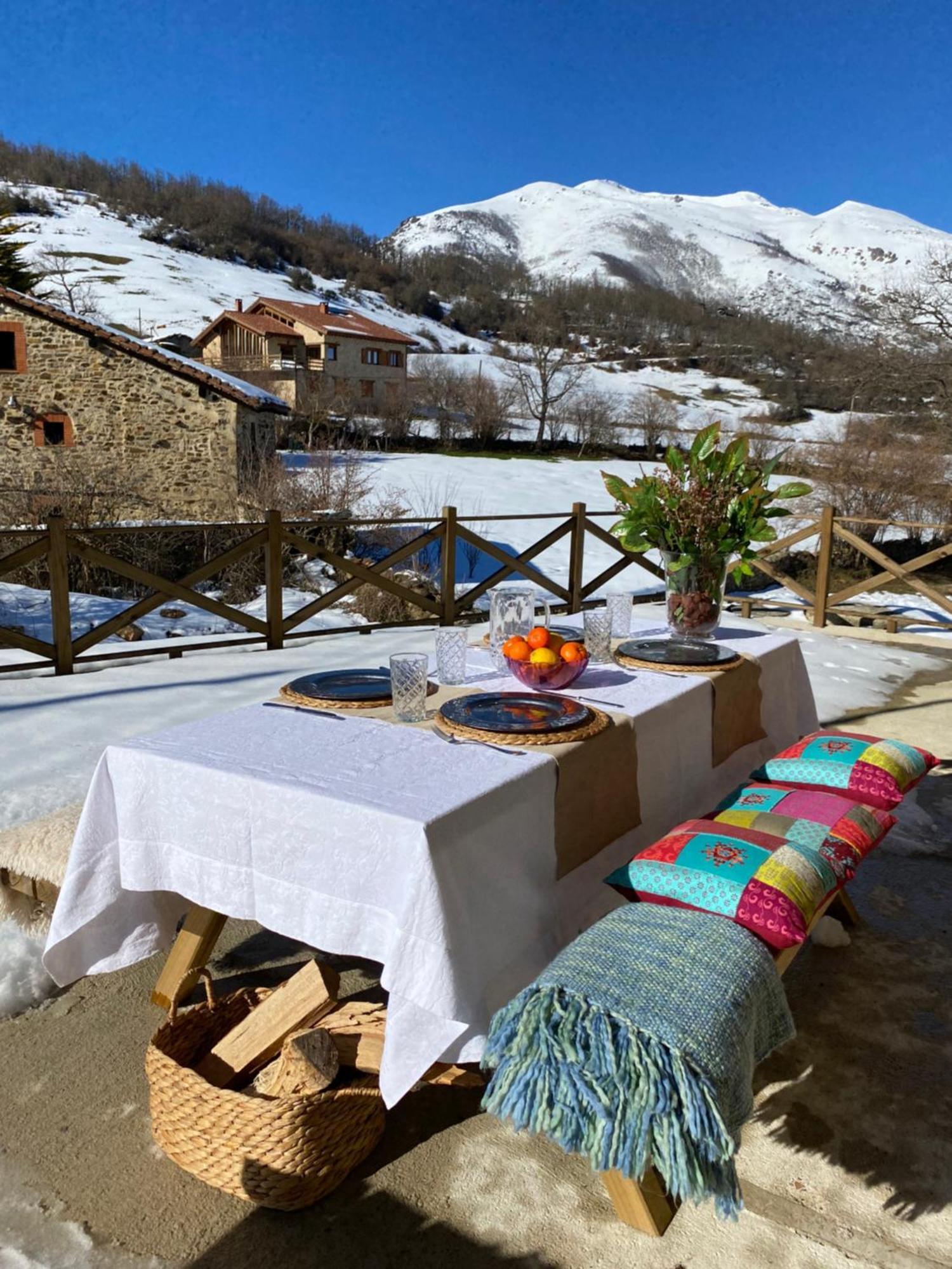 La Casona de Lombraña, en Polaciones  Hostal Exterior foto