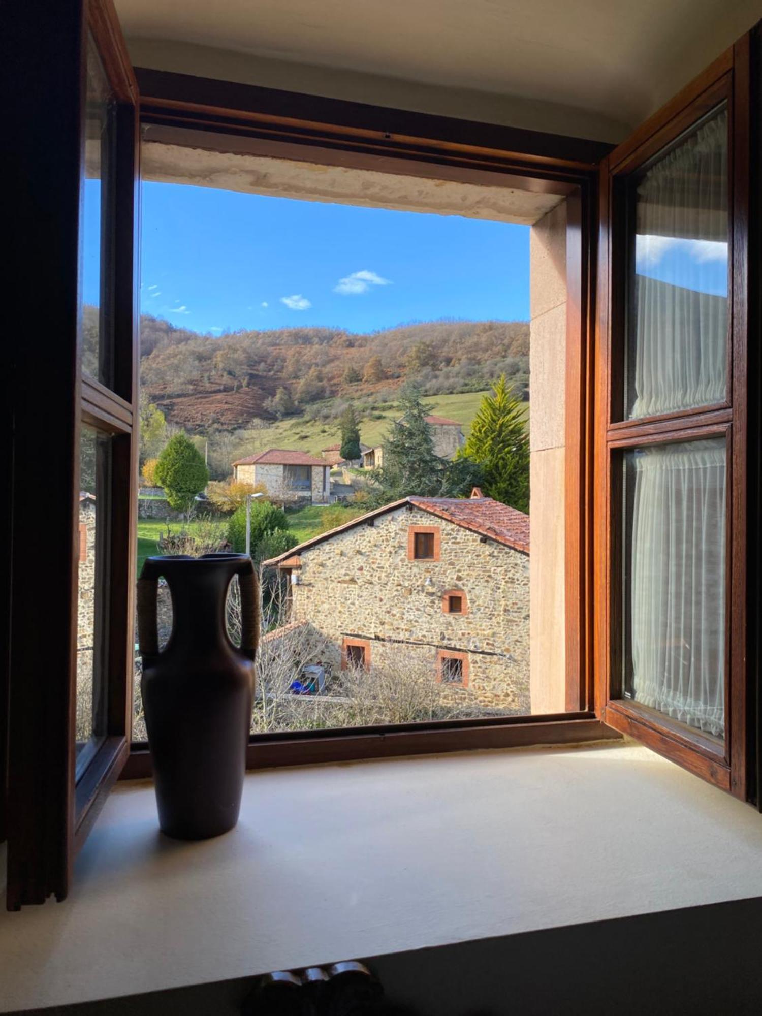 La Casona de Lombraña, en Polaciones  Hostal Exterior foto